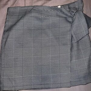 Beautiful skirt, barely worn. Size small